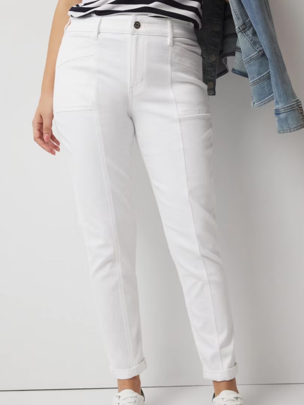White House black market white mid rise girlfriend pocket cargo jeans size 0